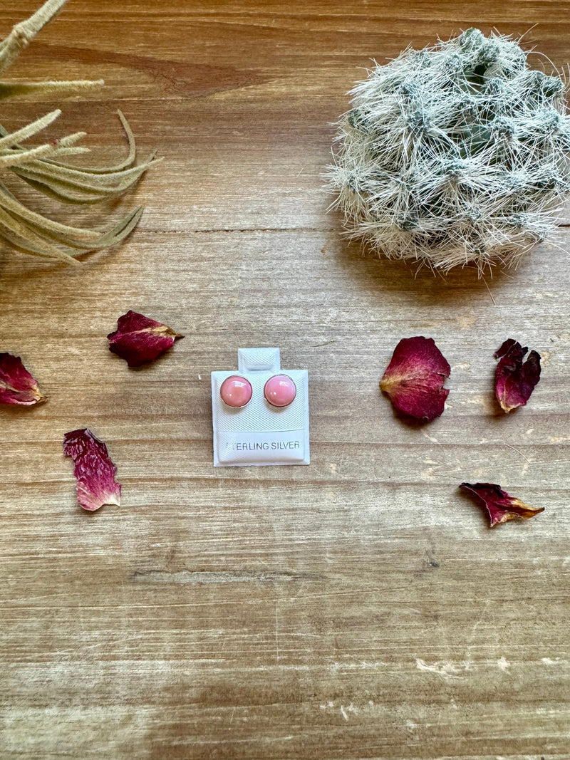 Stud round pink conch earrings