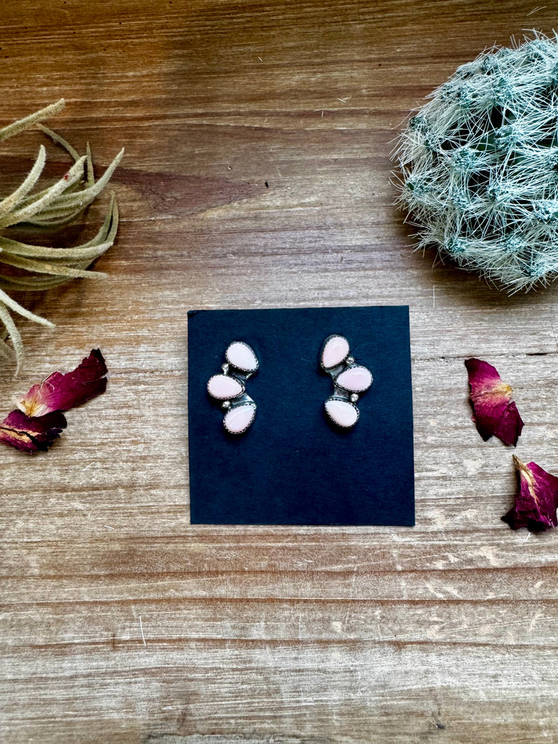 Pink Conch Stud earrings - Half Cluster